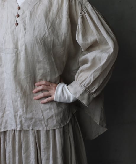 cavane キャヴァネ / V Pull-over blouse linen100ブラウス / ca-25148