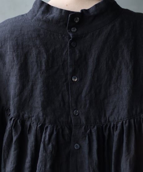 cavane キャヴァネ / Stand coll gathered chest linen100ブラウス / ca-25176