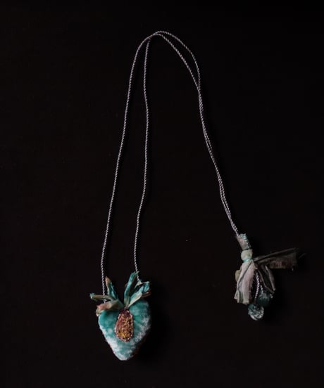 Antonia Rossi (Antomoon)/ Embroidered Heart Necklaceネックレス / An-25042