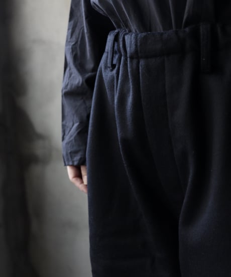 klauseクロイゼ / Loose Fitting Tapered Trousers Wool & Cashmere/ kla-23027