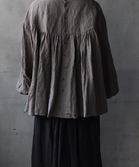 cavane キャヴァネ / Stand coll gathered chest linen100ブラウス / ca-25177