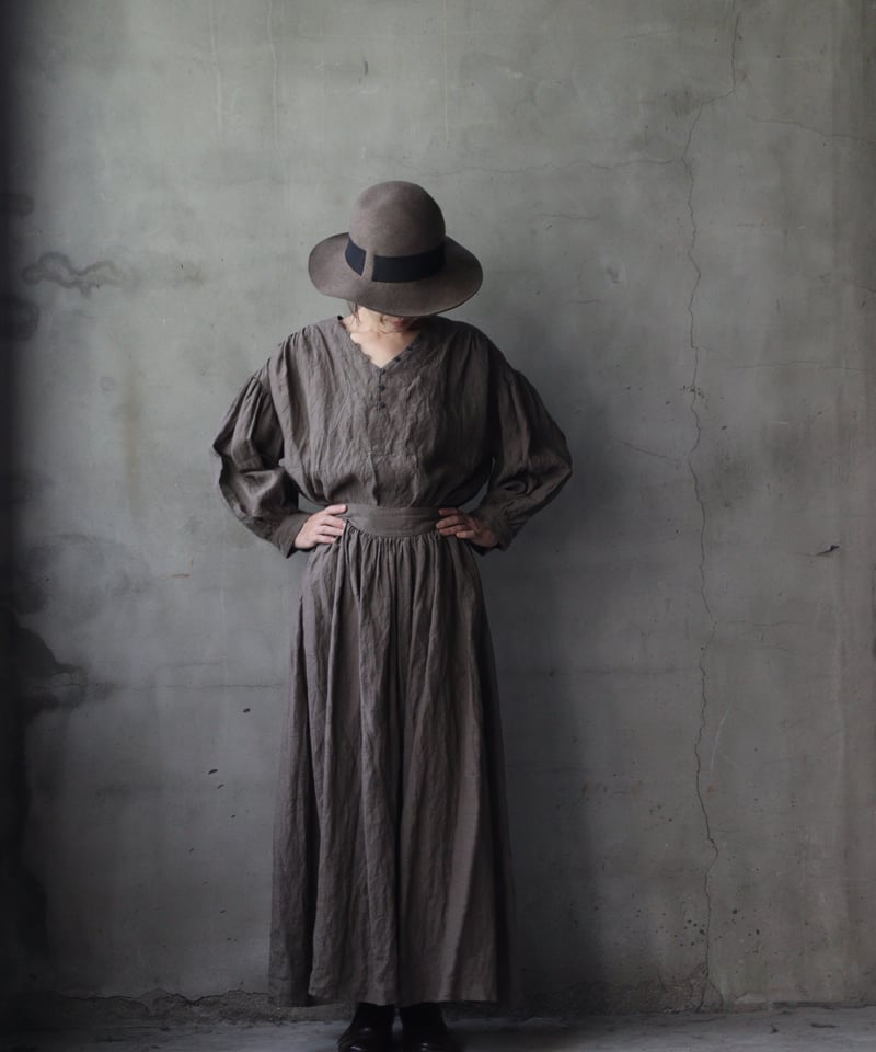 キャヴァネ　cavane リネン　ブラウス　ベージュ　Ｆ　長袖 フレンチリネンスタンド襟ギャザー6分袖ブラウス（slone square