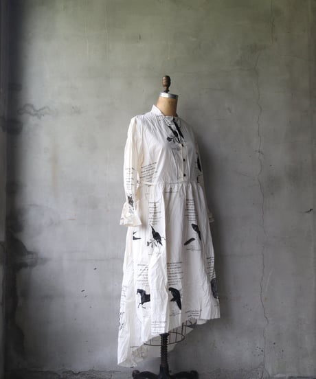 ALEKSANDR MANAMISアレクサンダーマナミ/ LECTURES LOOSE FRONT DRESS - LECTURESワンピース / am-24011