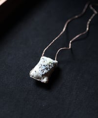 Antonia Rossi (Antomoon)/ Embroidered Square Heart Necklaceネックレス / An-25053