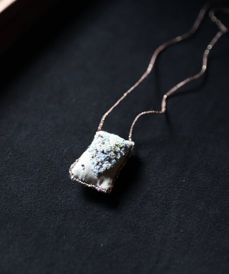 Antonia Rossi (Antomoon)/ Embroidered Square Heart Necklaceネックレス / An-25053