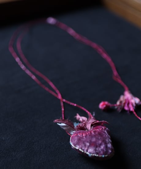 Antonia Rossi (Antomoon)/ Artisan Embroidered Heart Necklaceネックレス / An-26004