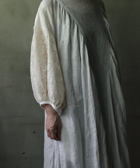 cavane キャヴァネ / Dress with voluminous sleevesワンピース / ca-26082