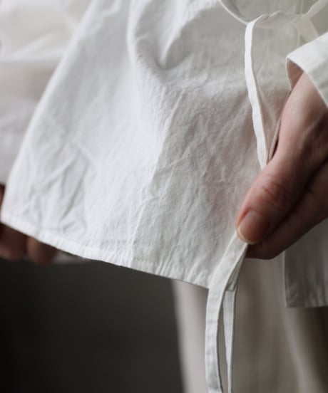 cavane キャヴァネ / Stand collar with waist drawstring blouse cotton&linenブラウス / ca-26057