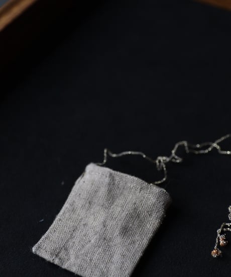 Antonia Rossi (Antomoon)/ Embroidered little pouch omamori vintage Necklaceネックレス / An-25010