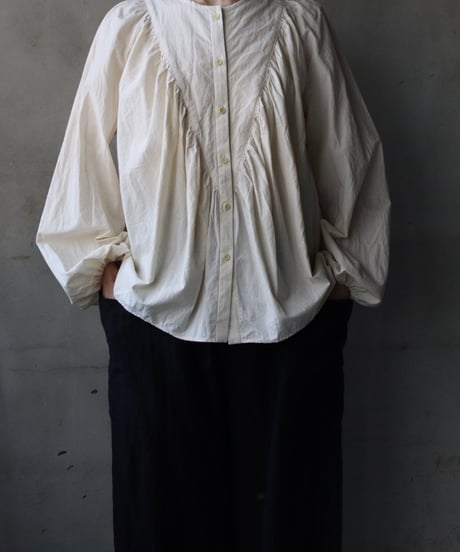 再入荷_cavane キャヴァネ / Stand-collar raglan cotton & linen blouseブラウス / ca-26008
