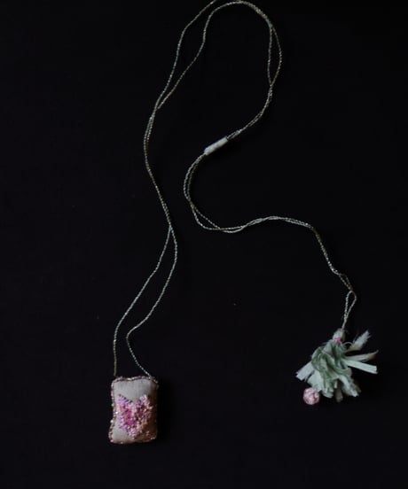 Antonia Rossi (Antomoon)/ Embroidered Square Heart Necklaceネックレス / An-25036