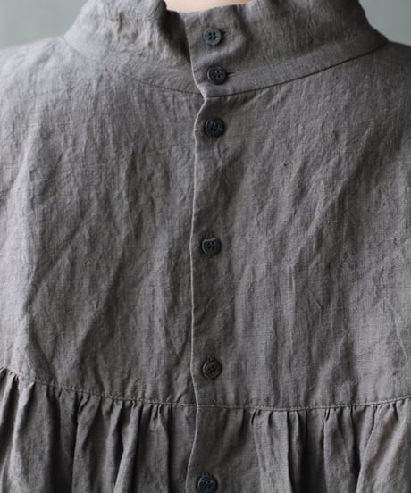 cavane キャヴァネ / Stand coll gathered chest linen100ブラウス / ca-25177