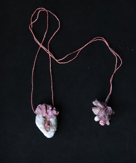 Antonia Rossi (Antomoon)/ Embroidered Heart Necklaceネックレス / An-25003