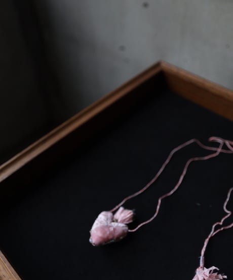 Antonia Rossi (Antomoon)/ Embroidered Heart Necklaceネックレス / An-25005