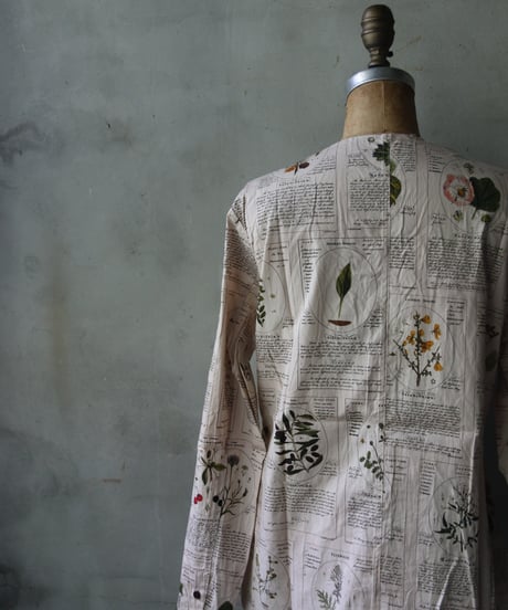 ALEKSANDR MANAMISアレクサンダーマナミ/ COLLARLESS WINTER HERBARIUM PRINT SHIRTブラウス / am-24027