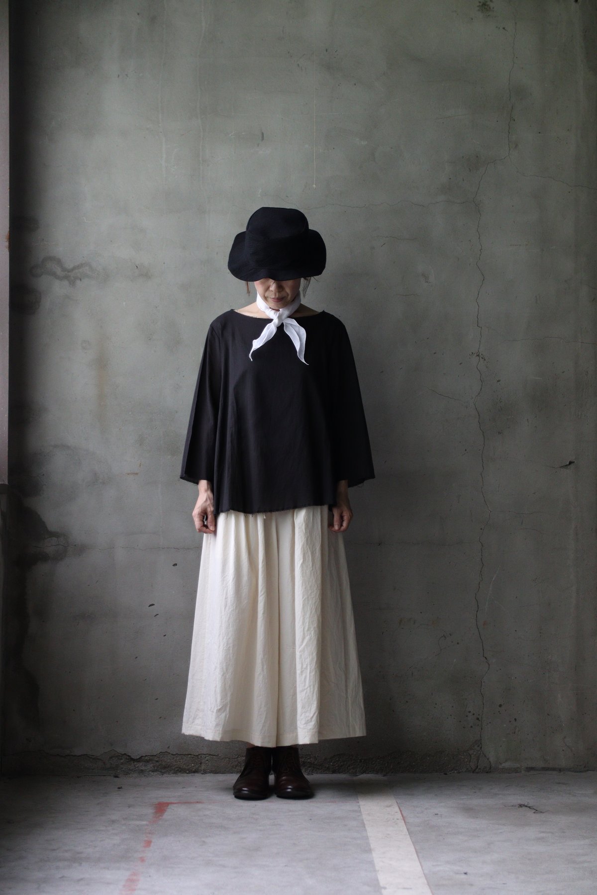 cavane キャヴァネ　モチーフつなぎストール　ホワイト150cm×95cm cavane キャヴァネ / Scarf Linen100 limited スカーフ / ca