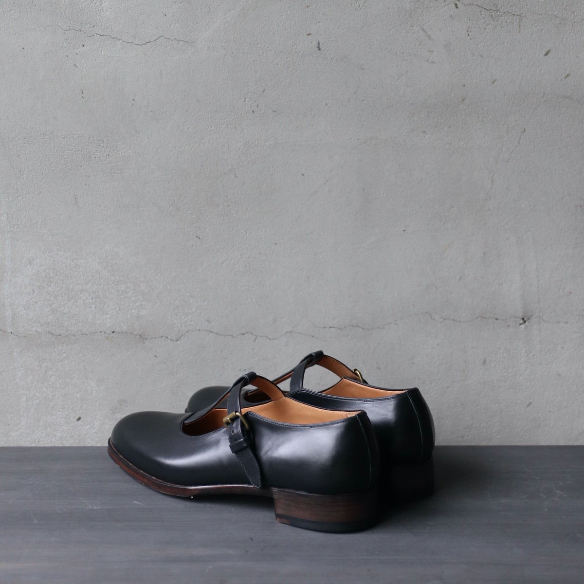 formeフォルメ / T-strap plain toe with Fringe Tストラッ