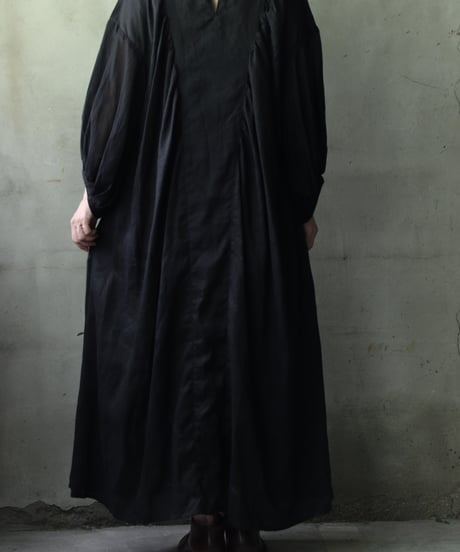 cavane キャヴァネ / Dress with voluminous sleevesワンピース / ca-26081