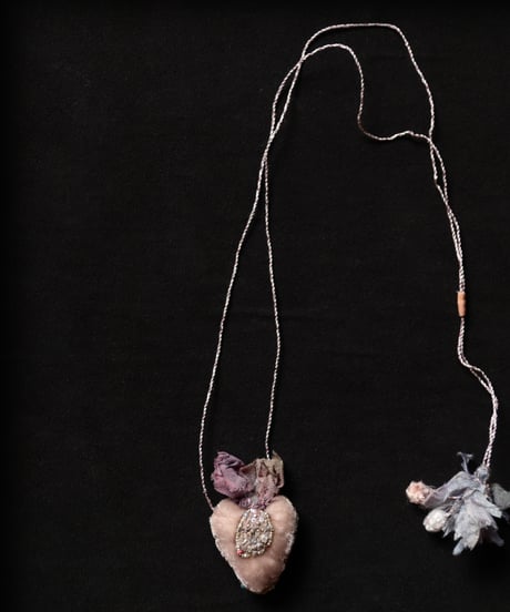 Antonia Rossi (Antomoon)/ Artisan Embroidered Heart Necklaceネックレス / An-26002