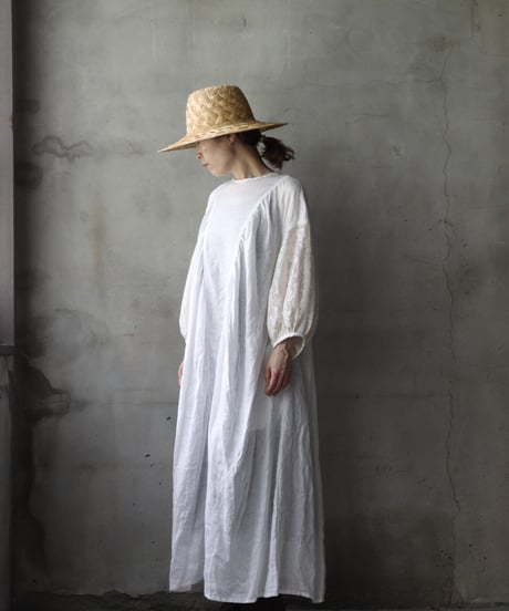 cavane キャヴァネ / Dress with voluminous sleevesワンピース / ca-26082
