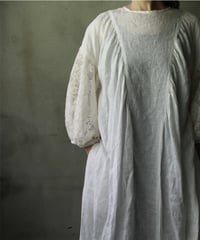 cavane キャヴァネ / Dress with voluminous sleevesワンピース / ca-26082