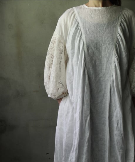 cavane キャヴァネ / Dress with voluminous sleevesワンピース / ca-26082