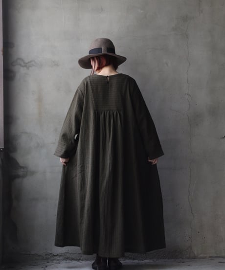 cavane キャヴァネ / Neckline switching dress wool100ワンピース / ca-25173