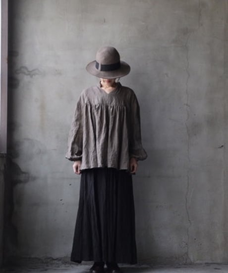 cavane キャヴァネ / Stand coll gathered chest linen100ブラウス / ca-25177