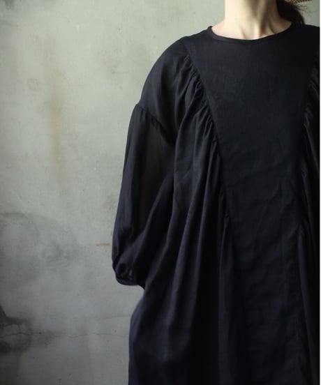 cavane キャヴァネ / Dress with voluminous sleevesワンピース / ca-26081