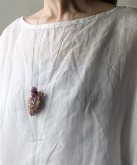 Antonia Rossi (Antomoon)/ Artisan Embroidered Heart Necklaceネックレス / An-26002