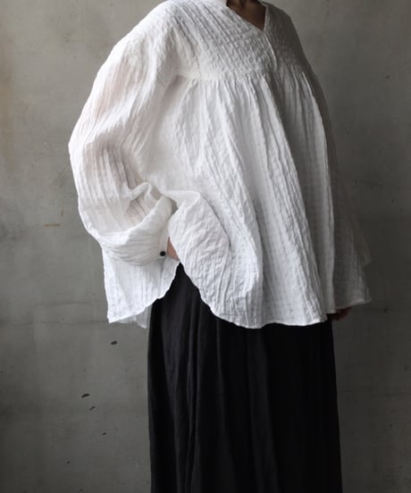 cavane キャヴァネ / Stand coll gathered chest linen & cottonブラウス / ca-26001