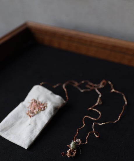 Antonia Rossi (Antomoon)/ Embroidered little pouch omamori vintage Necklaceネックレス / An-25012