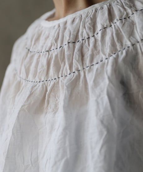 cavane キャヴァネ / Gathered stitch blouse linen100ブラウス / ca-26006