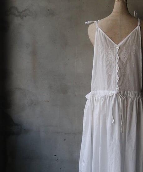 NATIVE VILLAGE ネイティブヴィレッジ / No.5/ Flowers that greet the morning 花刺繍キャミソールワンピース/ na-25008