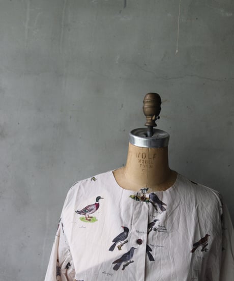 ALEKSANDR MANAMISアレクサンダーマナミ/ 1820 BIRD COLLARLESS SHIRTブラウス / am-24037