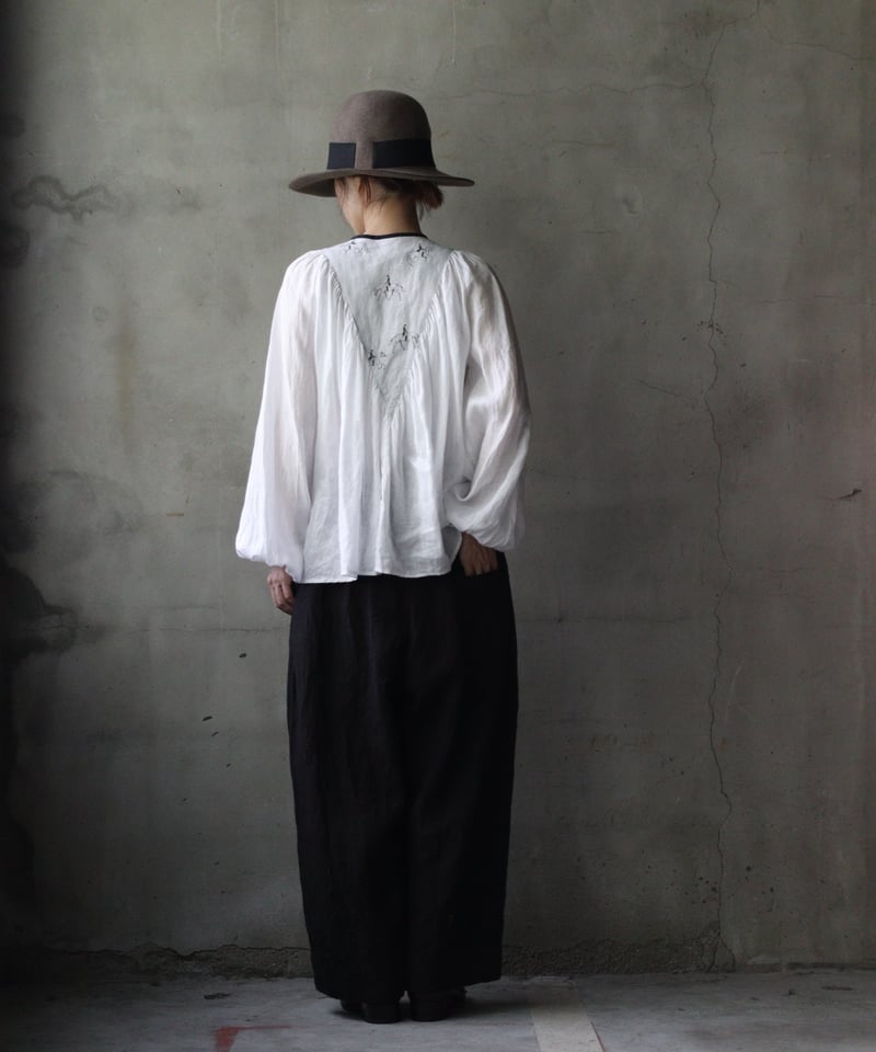 cavane キャヴァネ / Collarless raglan linen100 blous