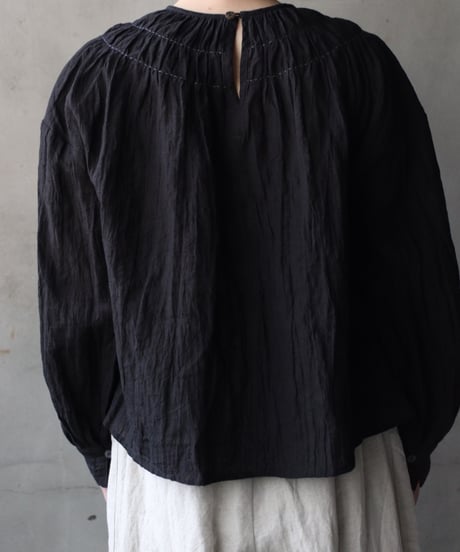 cavane キャヴァネ / Gathered stitch blouse linen100ブラウス / ca-26005