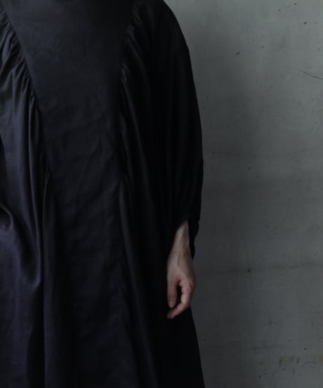 cavane キャヴァネ / Dress with voluminous sleevesワンピース / ca-26081