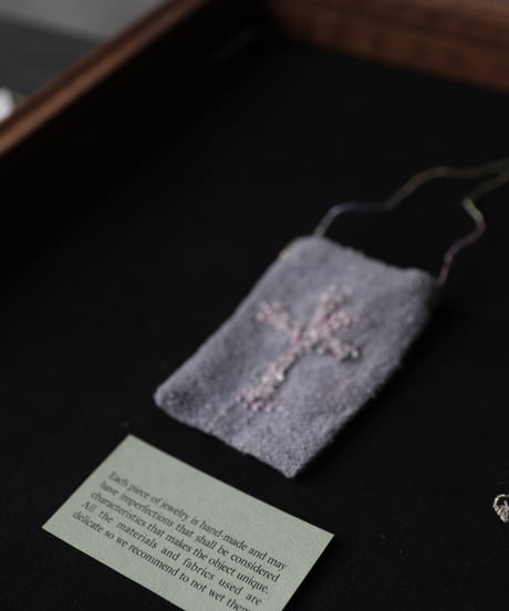 Antonia Rossi (Antomoon)/ Embroidered little pouch omamori vintage Necklaceネックレス / An-25014