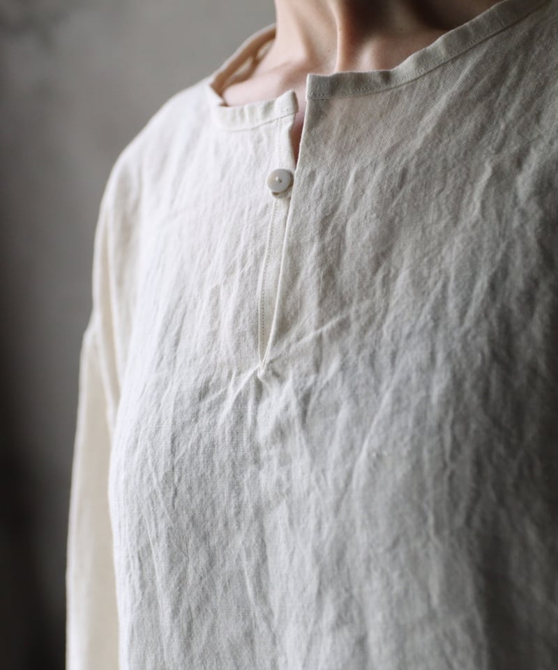 klauseクロイゼ / Sun-dried Linen C.S Slit Neck Shir