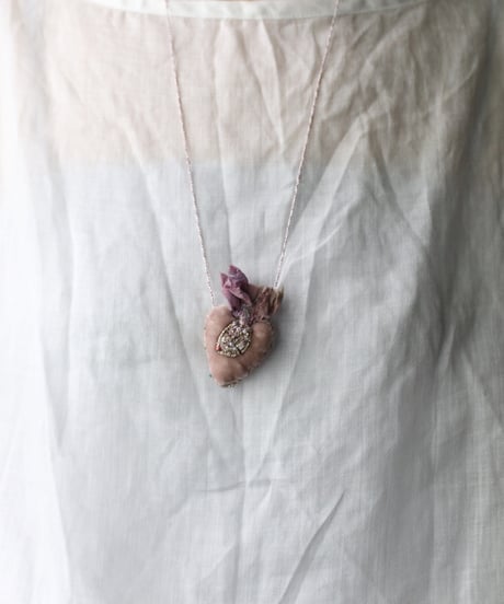 Antonia Rossi (Antomoon)/ Artisan Embroidered Heart Necklaceネックレス / An-26002