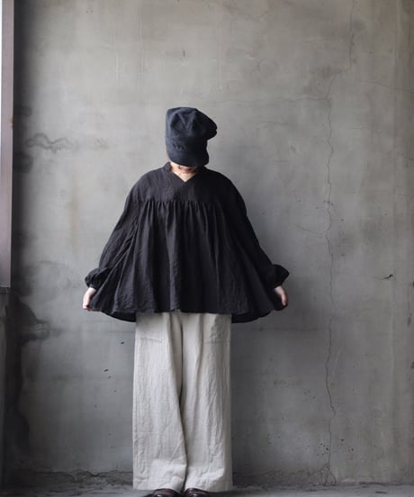 cavane キャヴァネ / Stand coll gathered chest linen100ブラウス / ca-25176