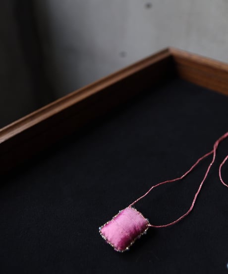 Antonia Rossi (Antomoon)/ Embroidered Square Heart Necklaceネックレス / An-25002