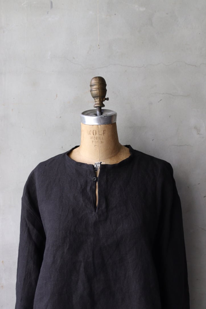 klauseクロイゼ / 天日干し綾リネンC.S.Slit Neck Shirt / kla-