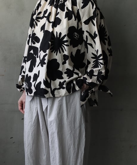 cavane キャヴァネ / Gather Neck Pullover Blouse linen&cottonブラウス / ca-26066