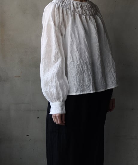 cavane キャヴァネ / Gathered stitch blouse linen100ブラウス / ca-26006