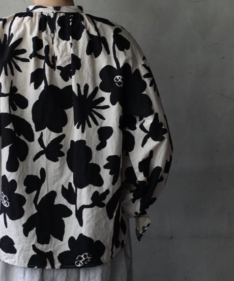 cavane キャヴァネ / Gather Neck Pullover Blouse linen&cottonブラウス / ca-26066