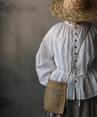 cavane キャヴァネ / Stand collar with waist drawstring blouse linen100ブラウス / ca-26059