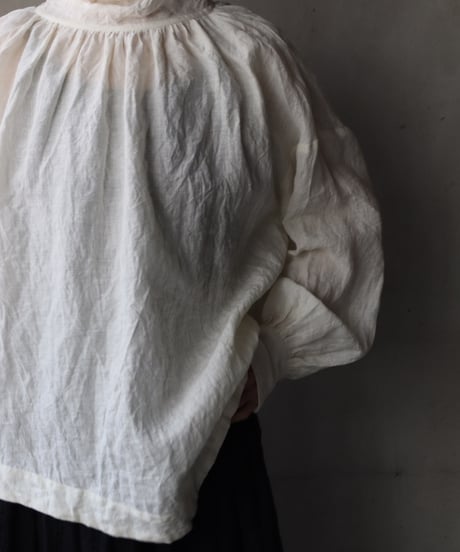 cavane キャヴァネ / Pull-over blouse with tie Linen100ブラウス / ca-26029