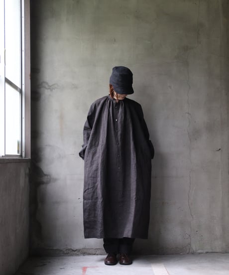 klauseクロイゼ / Belarus linen Gather shirt long length (鉄媒染) / kla-24009